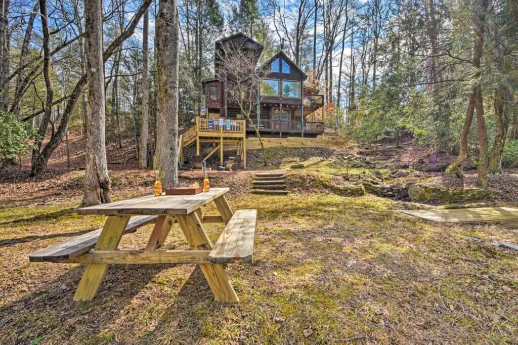 A 5 Star cabin with so many ways to enjoy the river, stream, waterfalls, reflecting pond, nature